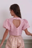 بلوزة وردية بفيونكة في الصدر 7233