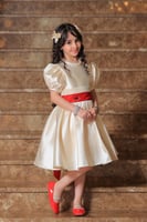 فستان بناتي سهرات بيج بحزام احمر S01137