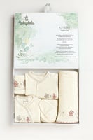 علبة مواليد فاخرة من BabyDola بتصميم الأزهار المطر...