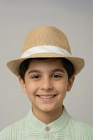 قبعه ولادي بلون بيج بشريط ابيض HAT4175