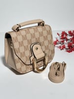 شنطه بناتي مزينة بحرف ام MK2676-4