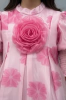 فستان بناتي وردي بزخارف زهرية وزهرة أمامية 7289