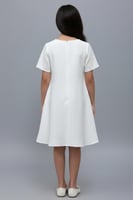 فستان بناتي ناعم ابيض ورده بالصدر 7282-