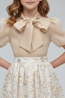 بلوزة بناتي أنيقة بفيونكة كبيرة وأكمام منفوشة بلون...