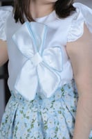 بلوزة بناتي بيضاء بفيونكة على الصدر 2774