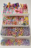 إكسسوارات شعر بنات ملونة تضم مشابك، ربطات، ودبابيس...