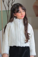 جاكيت بناتي ابيض فرو ناعم باللون الابيض 14J