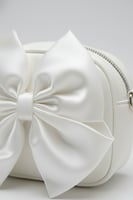 حقيبة بناتي بيضاء بفيونكة ساتان فاخرة B016