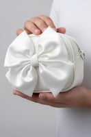 حقيبة بناتي بيضاء بفيونكة ساتان فاخرة B016