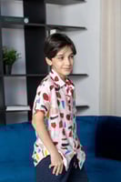 قميص اطفال ابيض متعدد الاشكال 2842