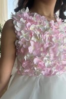 فستان بناتي ابيض سهرات مزين بزهور S01056