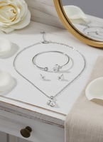 طقم مجوهرات فضي أنيق بتصميم زهري مكون من عقد، سوار...