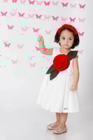 فستان مواليد ابيض ورده على الصدر S01020