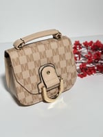 شنطه بناتي مزينة بحرف ام MK2676-4