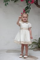 فستان كريمي بحزام في النص 7225