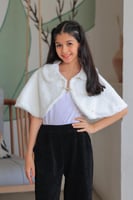 جاكيت بناتي شتوي اللون ابيض 10J