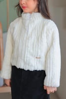 جاكيت بناتي ابيض فرو ناعم باللون الابيض 14J