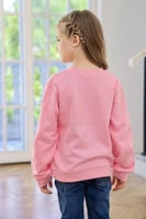 بلوفر بناتي وردي بنقشة حرف 3031