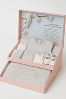 علبة مواليد تركية للبنات باللون الرمادي الفاتح|135...