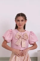 بلوزة وردية بفيونكة في الصدر 7233