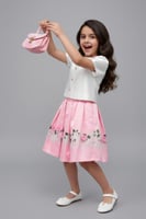 شنطة بناتية صغيرة باللون الوردي الفاتح بتفاصيل معد...