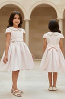 فستان بناتي وردي إبداع التصميم الكلاسيكي بلمسات عص...