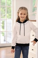 بلوفر بناتي ابيض بكتابة على الرقبة 3034