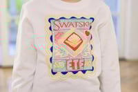 بلوفر بناتي ابيض بنقشة في الصدر 3030