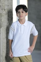 تي شيرت ولادي ابيض مخطط على الكتف 2846