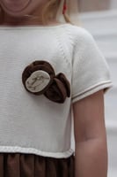 فستان ابيض بتل بني 7251