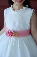 فستان بناتي أبيض سهرات حزام وردي S01049