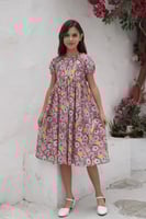 فستان زهري بطباعة ورود للبنات 7015