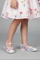 حذاء بناتي مزخرف بنقشة الزهور مع حافة متموجة وتصمي...