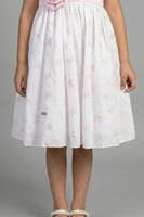 فستان سهرة بناتي أبيض ناعم بحزام وردي S01271