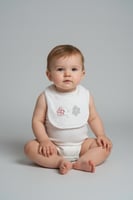 علبة مواليد فاخرة من BabyDola بتصميم الأزهار المطر...