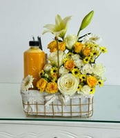 تنسيق سلة ورد مع اضافة عصير