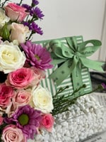 تنسيق ورد طبيعي مع اضافة نصف كيلو شكلاته باتشي