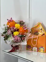 تنسيق مميز هدية مولود تنسيق ورد طبيعي مع البالون ا...