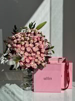 فازة مميزة بالورد الطبيعي اضافة شكلاته بحشوات مختل...