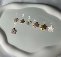 بروش وردة كرستال