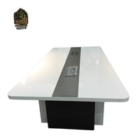 طاولة اجتماعات ضخمة مقاسات والوان متعددة