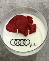 شمعة القلب “نور طبيعي… ينبض بالحب” شمع طبيعي 100%...