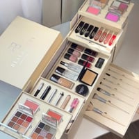 بوكس مكياج بديل ديور 44 قطعة