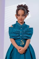 فستان أزرق تركوازي مطرز بالكريستال