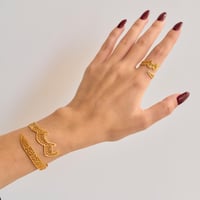 اسواره بتصميم الخط العربي مطلي بالذهب