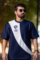 تيشرت الهلال كحلي بشريط أبيض مائل