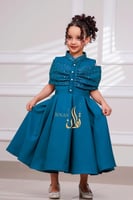 فستان أزرق تركوازي مطرز بالكريستال