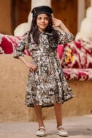 فستان يوم التأسيس بناتي بنمط عسكري