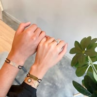 اساور بالاسم والتاريخ حسب الطلب