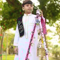 ثوب مع وشاح بالاسم